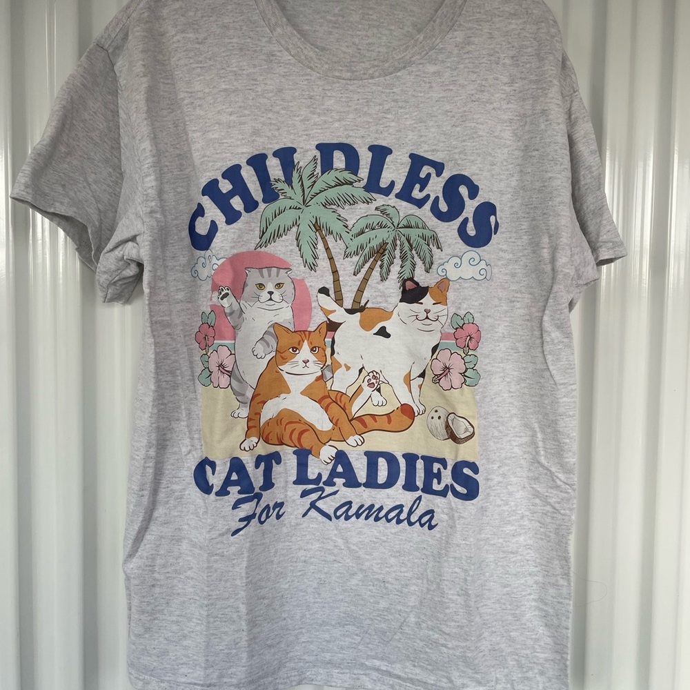 Gray Cat Graphic T-Shirt